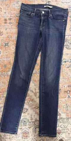 LEVI’Sスキニーデニム ダークブルー