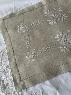 ヴィンテージ フィレレース テーブルクロス 大判 円形 草花刺繍 パッチワーク Vintage 草花刺繍 フィレレースxパッチワーク テーブルクロス - メルカリ