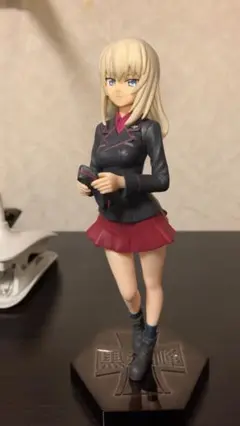 ガールズ&パンツァー　逸見エリカ　フィギュア　外箱なし 希少】逸見エリカ 劇場版 ガールズ&パンツァー 1/7 フィギュア