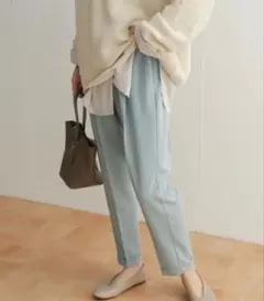 ストレッチテーパードパンツ ライトブルー センタープレス アーバンリサーチ