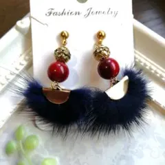 ネイビー ファー ピアス /イヤリングゴールドパーツ(ハンドメイド)