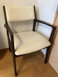 カリモク60 ダイニングチェア 肘付 アイボリー×モカブラウン
