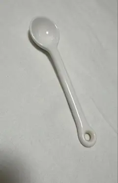 陶器製 ホワイト スプーン シンプル　穴あき