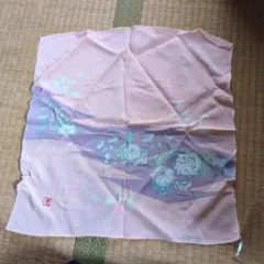 伝統的な花柄ピンク風呂敷