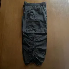 黒いカーゴパンツ ジッパーポケット付き