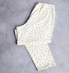 【お値下げ】child womanクリーム色小花柄パンツ