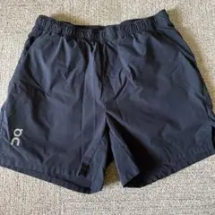 ON ランニングショーツ 黒
