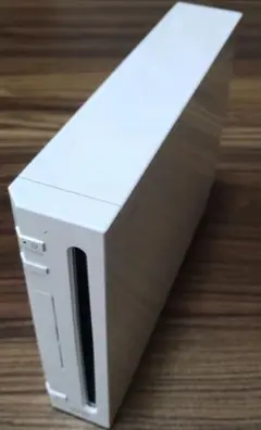 Wii本体+コントローラ+ソフト10本+ハンドル+ヌンチャク　※箱あり