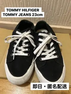 ブラック スニーカー