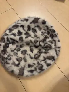 ヒョウ柄ベレー帽