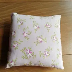 2026年最新】laura ashley クッションの人気アイテム - メルカリ