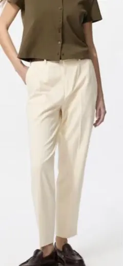 UNIQLO スマートアンクルパンツ　アイボリーSサイズ