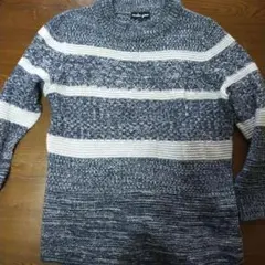 ネイビーとホワイトのストライプニットセーター