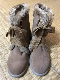 女性用ブラウンファー付きムートンブーツ