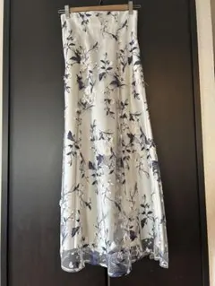 美品ノエラフラワー刺繍 ロングスカートホワイト春夏
