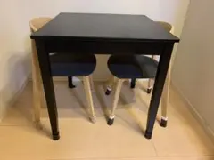 2人用ダイニングテーブルのサムネイル