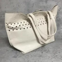 ✨美品✨大容量 ソフトレザー調 トートバッグ 白 パンチング A4 肩掛け 軽量