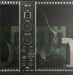 美品・箱説付】BEHRINGER UMC204HD ☆5m USBケーブル付 - メルカリ