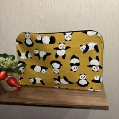 ‪·͜· ❤︎‬数量限定 新柄 陽気なパンダ ぺったんこポーチ からし色