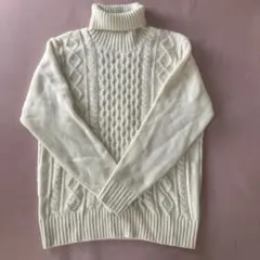 GU ジーユー　オフホワイト タートルネック セーターＬ