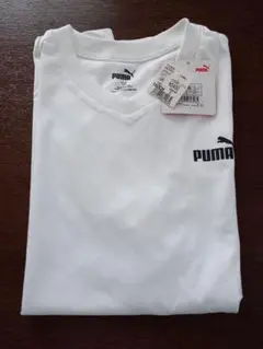 PUMA ホワイト Vネック Tシャツ