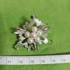 わ*ん様 パール 花形ブローチ ビンテージ　レトロ　アンティーク　シルバー　ブロ