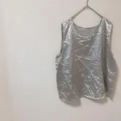 残り一点✨　シルバー　ノースリーブ　タンクトップ　トップス　シャツ　ブラウス