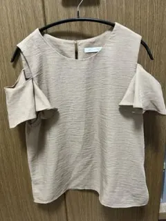 ベージュ　ブラウス