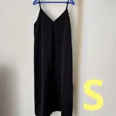 ブラックキャミソールロングワンピース　ユニクロレディース　黒ワンピ　S