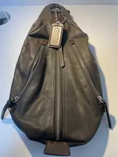 COACH オリーブグリーン ボディバッグ