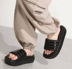 新品　adidas　アディレッタ プラットフォーム サンダル　厚底　23.5cm