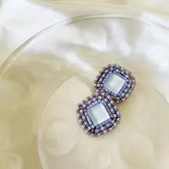 シンプル ◆ ホワイトスクエア イエロー ビーズ刺繍 ピアス/イヤリング