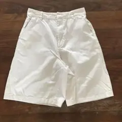 ジーユー　ホワイト ショートパンツ ベルトループ付き