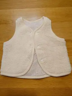 クリーム色 ボタン付きベビーベスト サイズ60