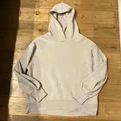 GU ベージュ フード付きパーカー