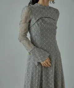 バックオープンジオメトリックドレス