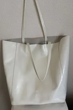 ZARA ホワイトレザーショルダーバッグ