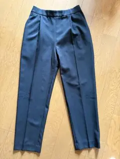 美品　テーパードパンツ