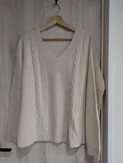 GU✿XLサイズ✿アイボリーＶネック長袖セーター　　ケーブル編みニット　ゆったり