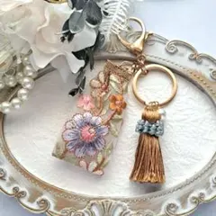 ⭐3153⭐❣️大人可愛い華やかアクセ❣️オリジナル✴インド刺繍バッグチャーム
