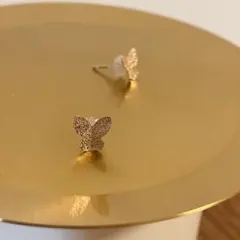 ピアス（ピンクゴールド）　バタフライ　【新品❗️】