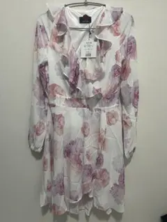 新品タグ付き　DaTuRaの長袖花柄ワンピース