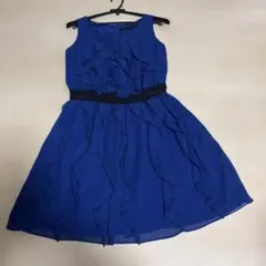 フリル付き青ドレス