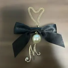 Maison de FLEUR メゾンドフルール　イニシャルチャーム M 黒のサムネイル