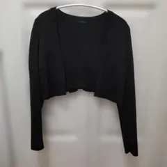 黒いクロップドカーディガン