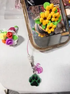 ピンクねこ＆肉球スマホチャーム