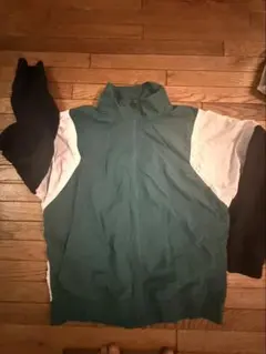 ナイロンジャケット 緑色 スポーツスタイル