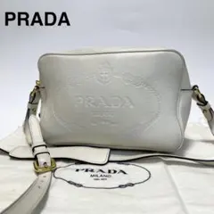 n22【美品】プラダ　三角ロゴ　エンボスロゴ　ホワイト　ショルダーバッグ