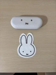JINS Dick Bruna ミッフィー　メガネケース　クロス「たのしいとき」のサムネイル