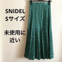 SNIDEL　スクエアドットプリーツスカート　グリーン　Sサイズのサムネイル